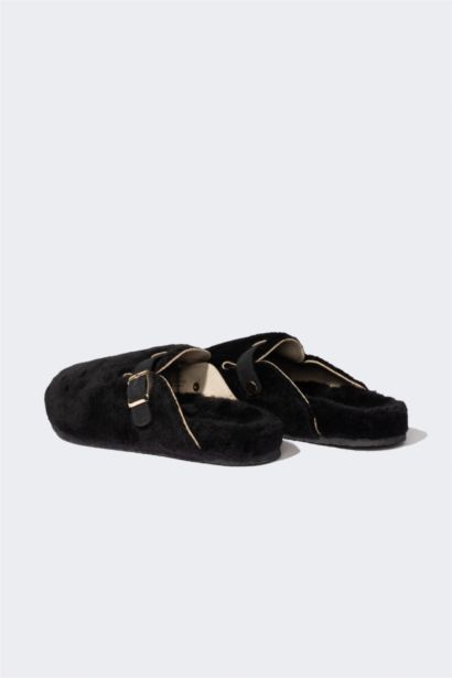 Kadın Düz Taban Toka Detaylı Ev Terliği