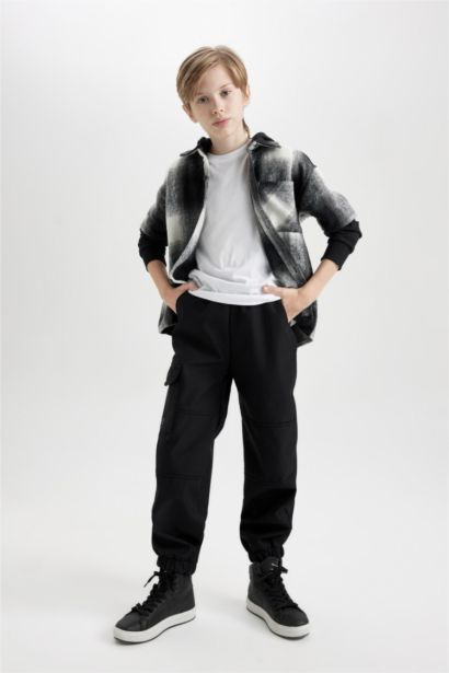 بنطلون اسود جوجر اولادي قطيفة بجيب كارجو