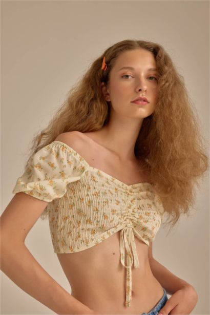 Fitted V-Neck Printed Short Sleeve Blouse