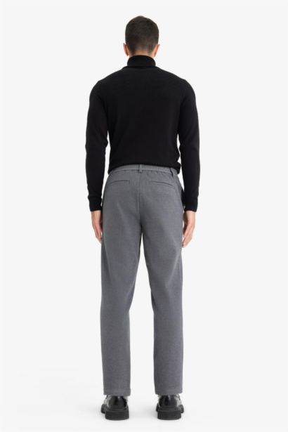 بنطرون قصة عادية برجل عادي