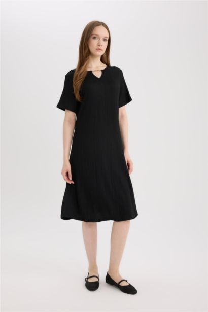 فستان قصير منسوج قصة عادية بياخة مستديرة