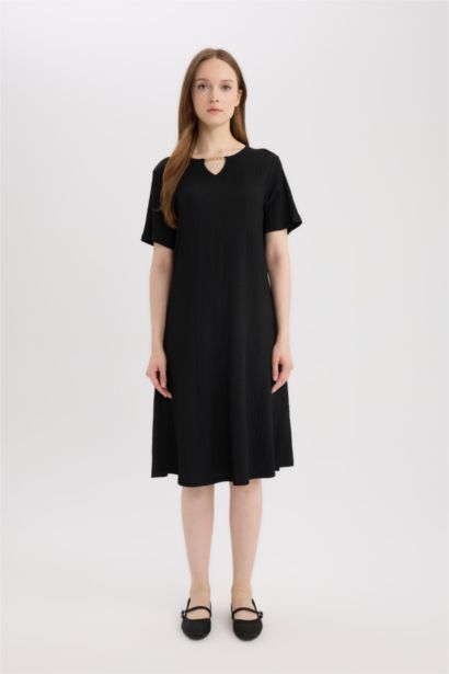 فستان قصير منسوج قصة عادية بياخة مستديرة