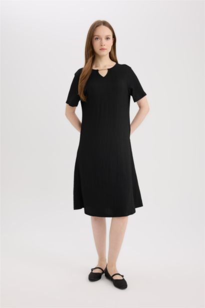 فستان قصير منسوج قصة عادية بياخة مستديرة