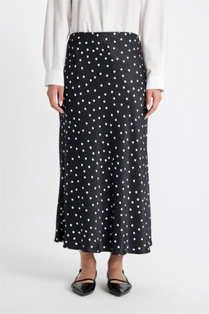 A Kesim Puantiyeli Saten Maxi Etek