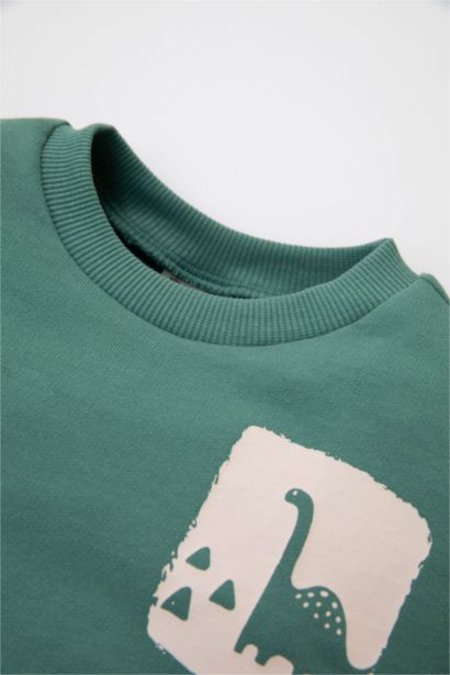 سويت شيرت ولادي قصة عادية برقبة مستديرة ببطانة ناعمة وطبعة ديناصور