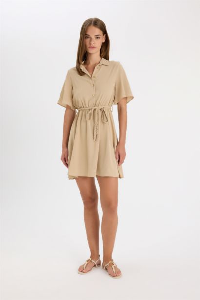 Mini Robe Tissée à Manches Courtes avec Col de Chemise