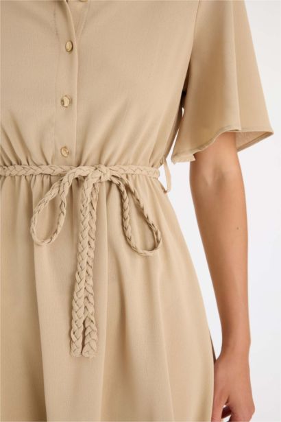 Mini Robe Tissée à Manches Courtes avec Col de Chemise