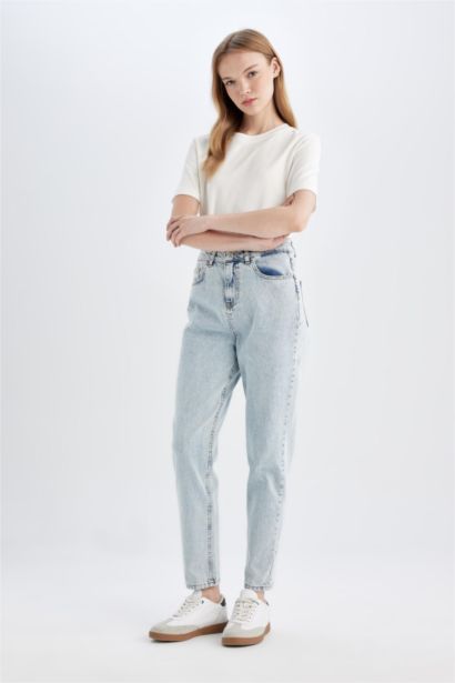 بنطلون جينز موم فيت بخصر عالي بقالب مريح ورجل ضيقة