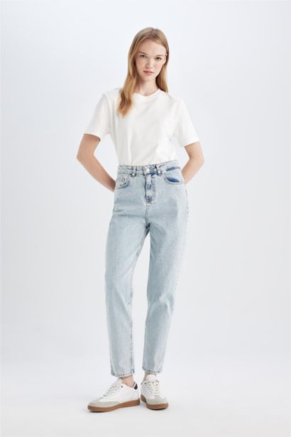 بنطلون جينز موم فيت بخصر عالي بقالب مريح ورجل ضيقة