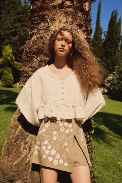 Manuka x DeFacto Keten Karışımlı Nakışlı Mini Şort Etek