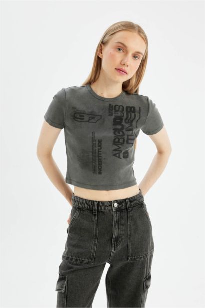 تيشيرت نص ردن مخصر مضلع بياخة مستديرة