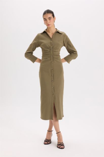 Robe mi-longue à manches courtes et col chemise  boutonnée en tissu Bengaline