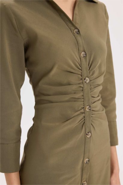 Robe mi-longue à manches courtes et col chemise  boutonnée en tissu Bengaline