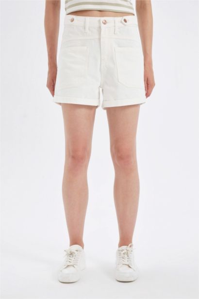 شورت جينز موم فيت بخصر عالي بحافة مطوية