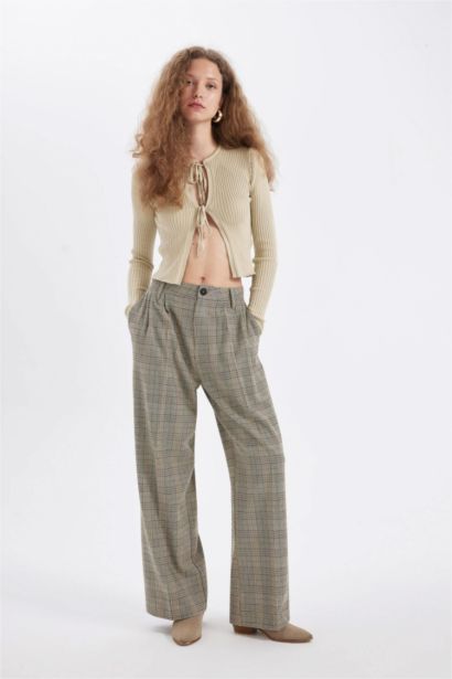 كارديجان سليم فيت برقبة مستديرة