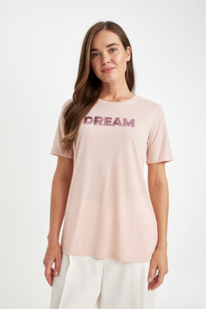 تيشيرت نص كم قصة عادية برقبة مستديرة