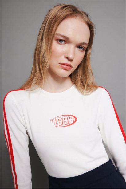 Fitted Vücuda Oturan Bisiklet Yaka Baskılı Ribana Uzun Kollu Tişört