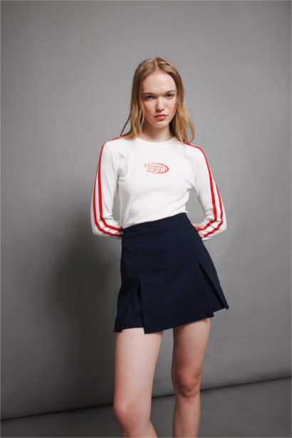 Fitted Vücuda Oturan Bisiklet Yaka Baskılı Ribana Uzun Kollu Tişört