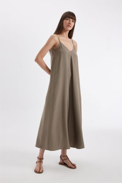 فستان طويل مطبوع بحمالات بقصة A وياقة V