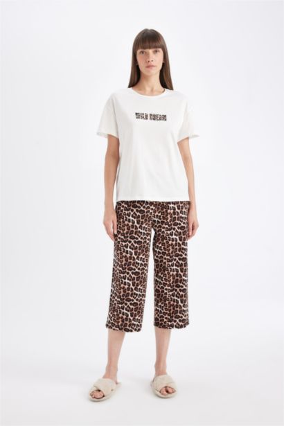 Pijama Takımı Regular Fit Leopar Desenli Kısa Kollu Üst Kapri Alt-Fall in Love