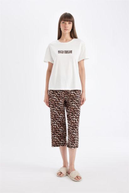 Pijama Takımı Regular Fit Leopar Desenli Kısa Kollu Üst Kapri Alt-Fall in Love