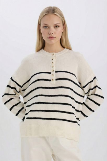 Oversize Geniş Kalıp Düğmeli Yaka Çizgili Triko Kazak