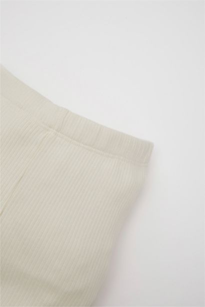 شورت قصير بناتي مضلع قصة عادية