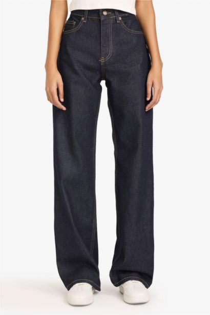 بنطرون جينز قصة مستقيمة واسعة وخصر عالي