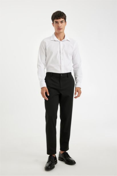 قميص ابيض مودرن فيت برقبة بولو من قماش كرنكيل