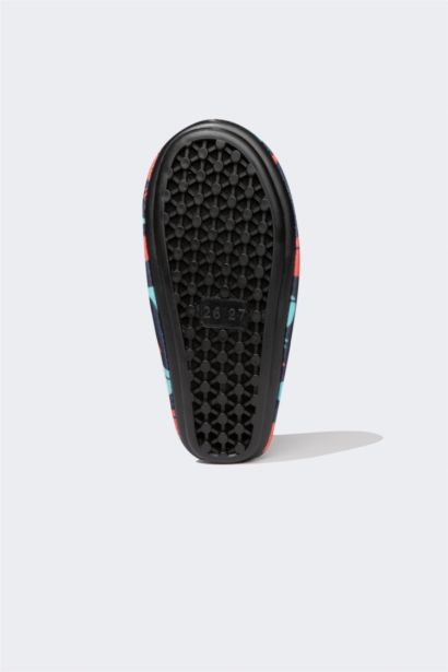 شبشب ولادي بكعب مسطح