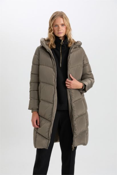 Куртка водоотталкивающая стандартного кроя с капюшоном