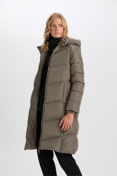 Куртка водоотталкивающая стандартного кроя с капюшоном