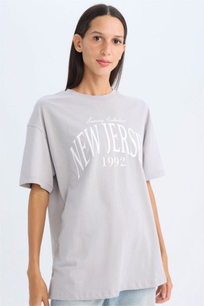 تيشيرت نص كم جيرسي واسع بطبعة حروف