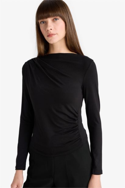 Slim Fit Dar Kesim Kayık Yaka Uzun Kollu Bluz