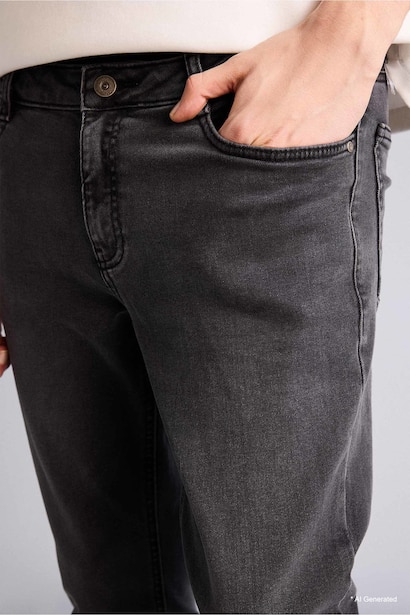 Pedro Slim Fit Normal Waist Jeans