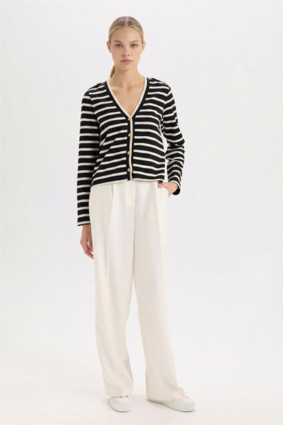 سترة مخطط مضلع قصة عادية بياقة V