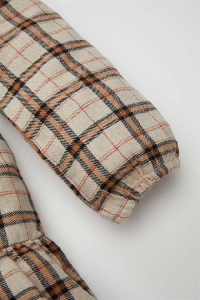 فستان ياقة فلانيل برقبة مستديرة