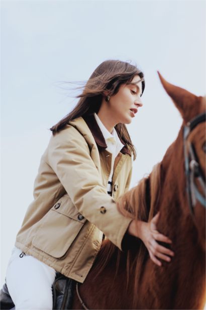 Regular Fit Kontrast Yakalı Düğmeli Cepli Apoletli Pamuklu Mevsimlik Ceket Mont