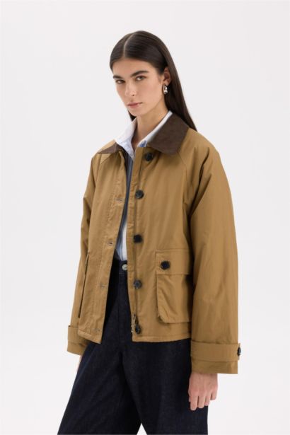 Regular Fit Kontrast Yakalı Düğmeli Cepli Apoletli Pamuklu Mevsimlik Ceket Mont