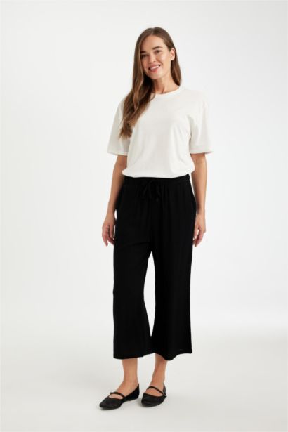 بنطلون كابري كروب فيت قصة عادية