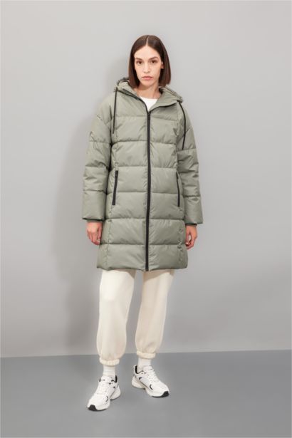 جاكيت طويل قصة عادية بغطاء للرأس