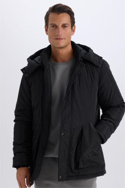 Regular Fit Çıkarılabilir Kapüşonlu Fermuarlı Çıtçıtlı Cepli Mont