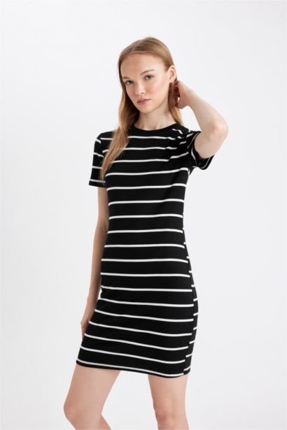 Mini Robe ajustée rayée à col rond et manches courtes