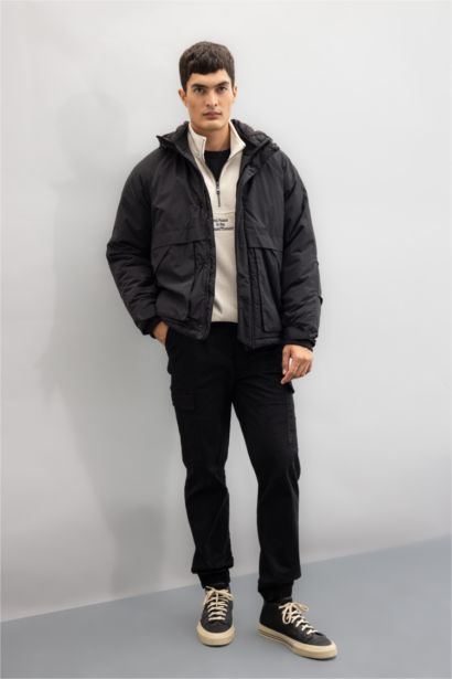 Regular Fit Kapüşonlu Fermuarlı Cepli Mont