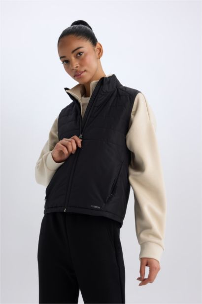 يلك نفخ رياضي قصة عادية بجيب مقاوم للماء من DeFactoFit