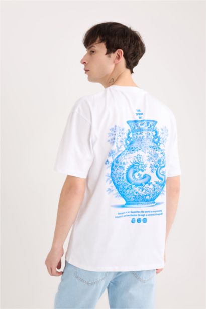 تيشيرت قطن أوفر سايز نص كم بياقة مستديرة بطبعة من الخلف