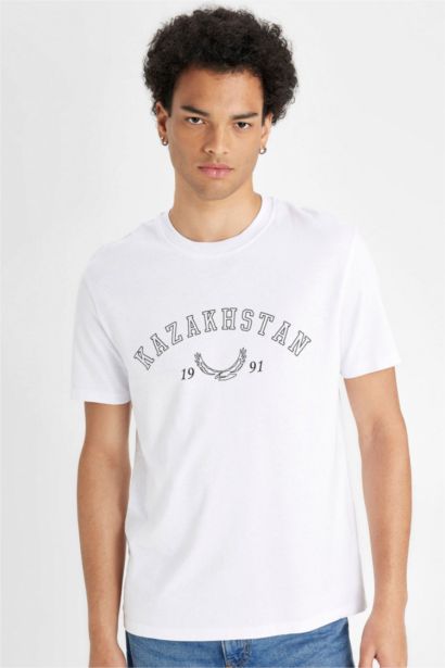 Футболка стандартного кроя с принтом