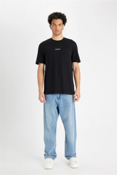 Футболка стандартного кроя с принтом