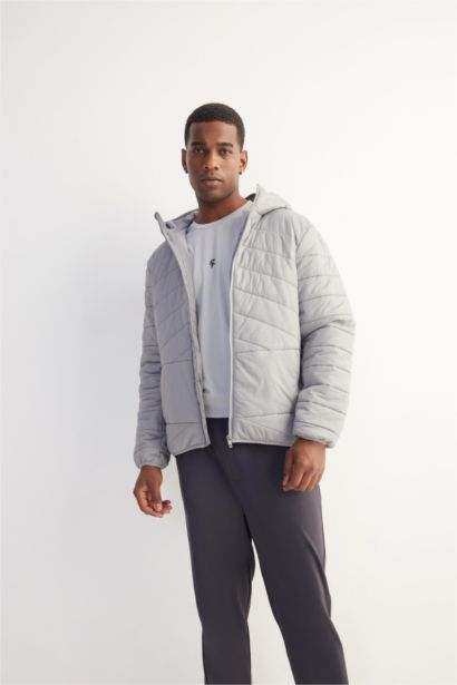 Su İtici Regular Fit Kapüşonlu Fermuarlı Mevsimlik Şişme Mont