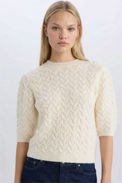 Свитер стандартного кроя с круглым вырезом